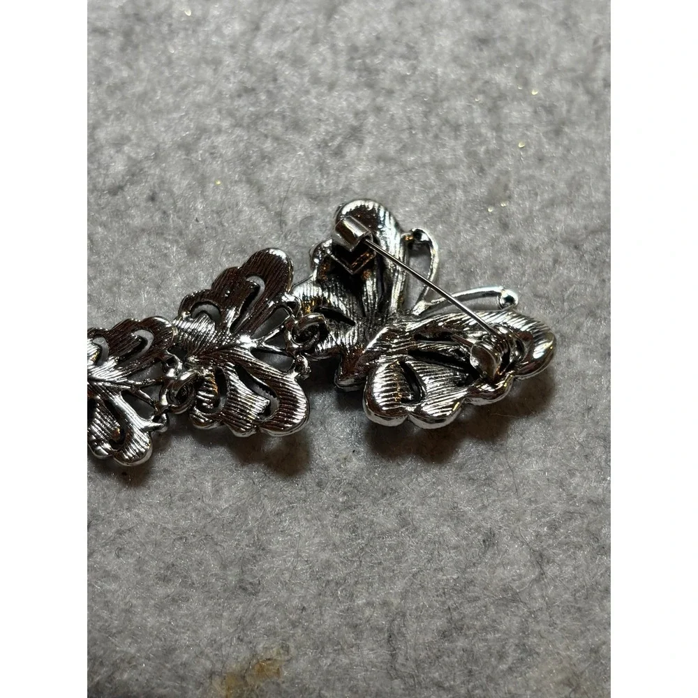#60. Dangle Butterflies Brooch
